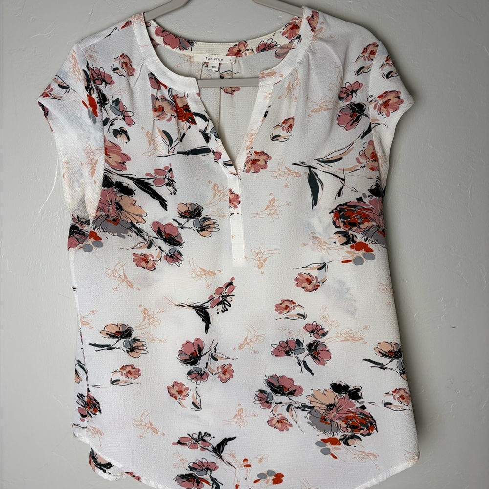 fun 2 fun White Floral Split-Neck Cap Sleeve Blouse